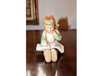 HUMMEL 74B Girl Reading - GOOD CONDITION!! Item #218 LR