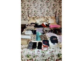 Gloves, Scarves, Bags, Hats, Blankets & MORE - MIXED BED LOT!! Item#141 BR3