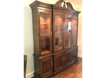 THOMASVILLE 1980s Traditional Drexel 4 Door Beveled Glass Breakfront  - PERFECT CONDITION!! Item#120 LVRM