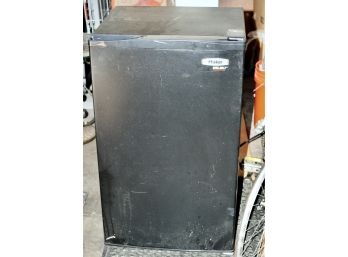 HAIER WELBILT Small Black Fridge - Model #BC110 - WORKS!! Item#48 GAR