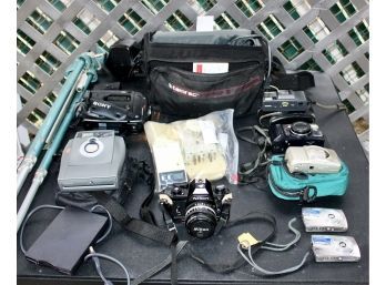 MIXED VINTAGE CAMERA & CAMCORDER LOT - Brands Like Olympus, Sony, Nikon, Polaroid Minolta & MORE!! Item#47 GAR