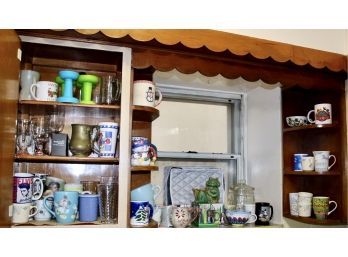 MIXED KITCHEN LOT - Cups, Mugs, Trays, Mixing Bowls, Plastic Containers & MORE! Item#136 KITC