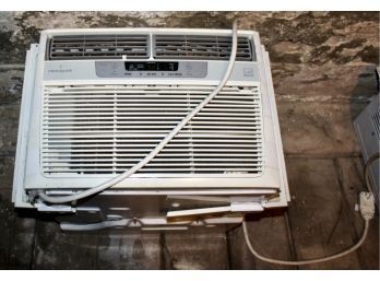 FRIGIDAIRE WINDOW AC - Model #FRA106CV1 - 10,000 BTU - WORKS!! Item#64 BSMT