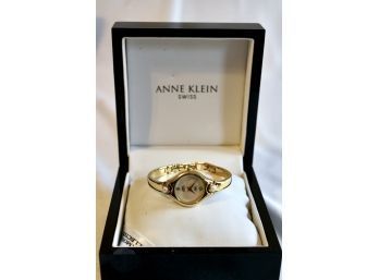 VINTAGE ANNE KLEIN PEARL & DIAMOND LADIES WATCH - ORIGINAL BOX INCLUDED!! Item#118 LVCL
