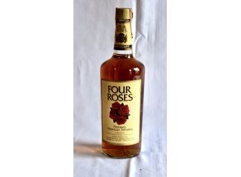 FOUR ROSES VINTAGE AMERICAN WHISKEY BOTTLE - 1970s - One Quart - PRISTINE LABEL Item#94 LVRM