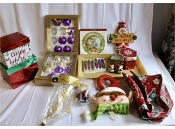 MIXED CHRISTMAS LOT - Great Decorative Items! Item#107 LRM2