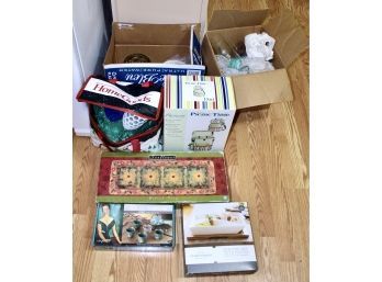 MIXED KITCHEN LOT - Sorel 7PC Set, Threshold 3PC Plate Serving Set, PicnicTime Wine Tote & MORE! Item#138 KITC
