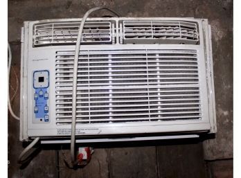 FRIGIDAIRE WINDOW AC - Model #FAA084P7A - 8,000 BTU - WORKS!! Item#65 BSMT