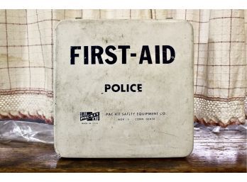 VINTAGE Police First Aid 'PAC-KIT' 24 Unit - PK 943 School Bus First Aid - VERY RETRO! Item#141 KITC