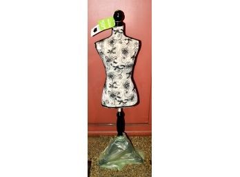 MANNEQUIN HALF DESIGN CHIC - ADJUSTABLE - HOMEGOODS - DRESSFORM - BLACK & WHITE PATTERN - NEW!! Item#53 BSMT