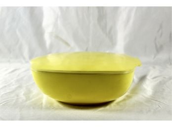 VINTAGE PYREX CORNING WARE CASSEROLE DISH - RARE YELLOW!! Item#121 LVRM