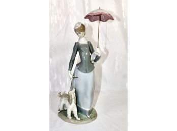 LLADRO Lady With Shawl - #4914 - Made In Spain - Porcelain - Brillo - Original Box - NEW!! Item#04 LVRM