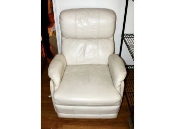 ACTION MANUFACTURING WHITE LEATHER RECLINER - COMFORT - STYLISH!! Item#85 LVRM