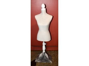 MANNEQUIN HALF DESIGN CHIC - ADJUSTABLE - HOMEGOODS - DRESSFORM - CREME - WHITE STAND - NEW!! Item#52 BSMT