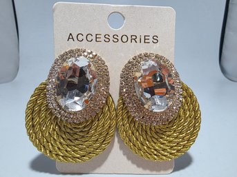 KreatingInStyle Oval Stone With Gold Cord Base