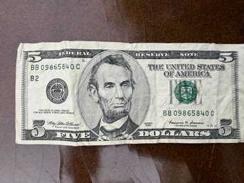 A Circulated Series 1995 U.S. Five-dollar Federal Reserve Note