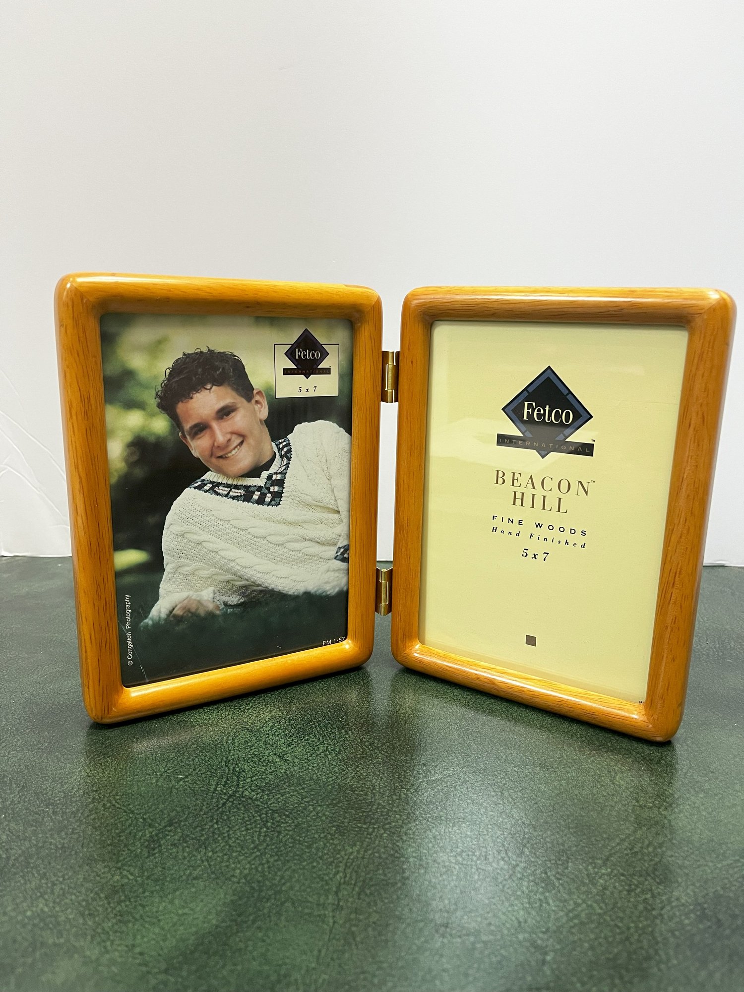 Wood Foldout Double Frame #1461 | Auctionninja.com