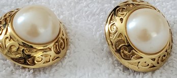 Vintage Gold-Tone Pearl Clip-On Earrings  Elegant Statement Jewelry