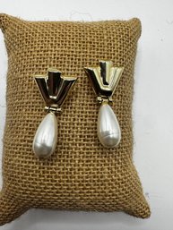 Vintage Gold Tone And Pearl Drop Stud Earrings