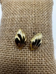Vintage Gold Tone Stud Earrings