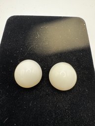 Vintage Plastic Round Clip On Earrings