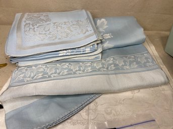 110x64' Tablecloth With 10 Matching Napkins