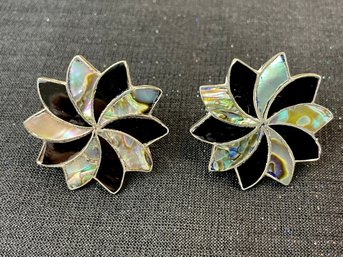 Vintage Mexican Sterling Silver Pinwheel Screw-back Earrings Set With Inlaid Abalone And Onyx.