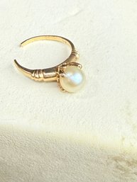 10 K Gold/pearl Ring Gold Missing In Back (obvioulsy).