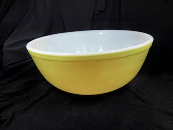 4 QT PYREX Yellow Bowl