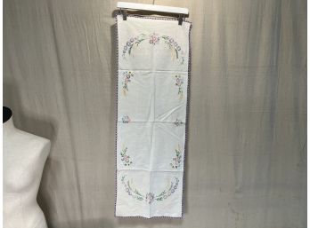 Vintage Adorable Floral Embroidered Table Runner