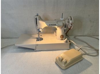 AWESOME Vintage Featherweight Singer, Running Smooth Like Butter!