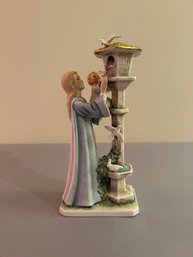 Large Hummel, Madonna Of The Doves