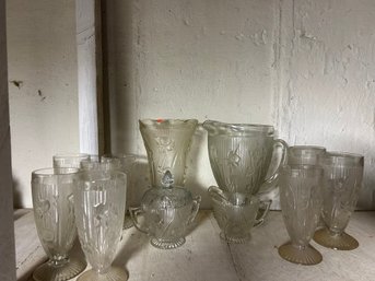 12 Pieces Vintage Pressed Glass With Iris Decoration