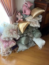 Lot Decorative Pillows And Couch Display Animals