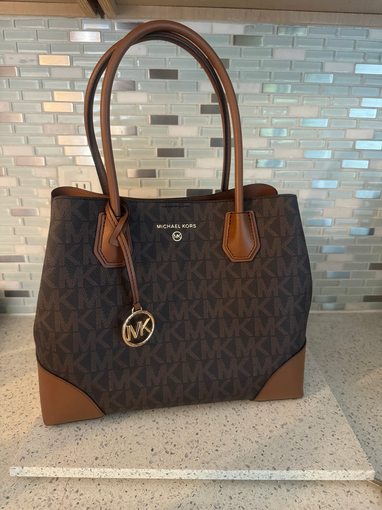 Michael Kors Mercer Gallery Zip Tote #1456410 | Auctionninja.com