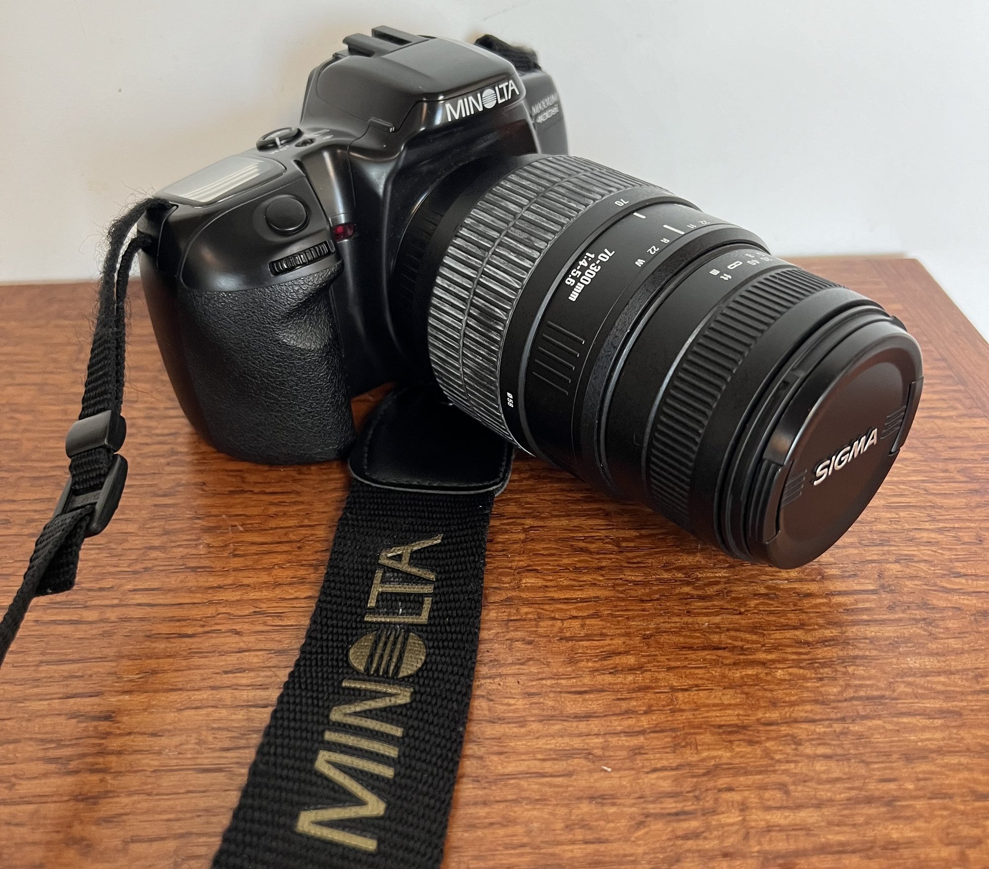Appareil Photo Argentique Minolta Maxxum 3xi Avec Objectif Quantaray 28-80mm (pour Pièces)