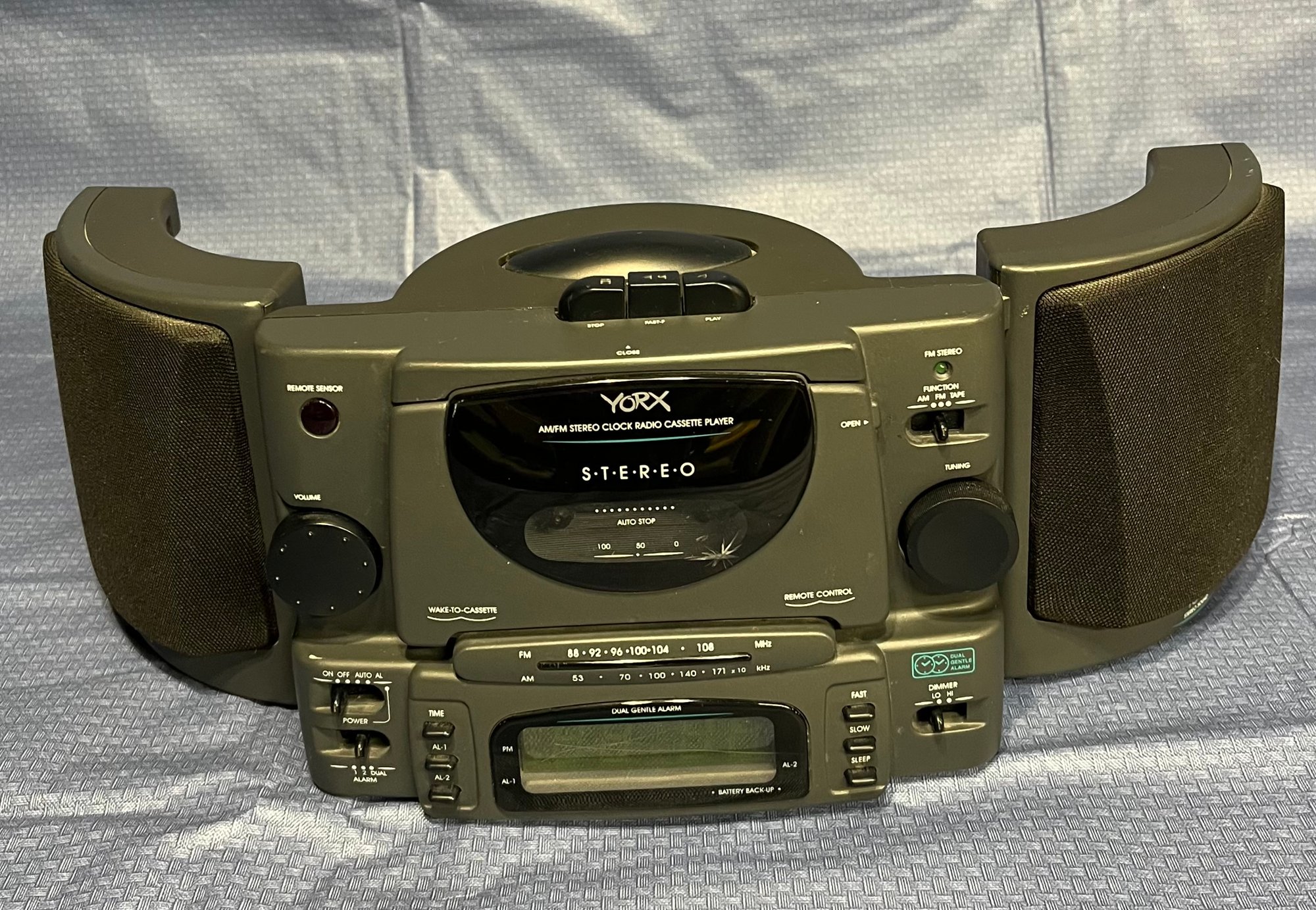 Yorx AM/FM Stereo Clock Radio Cassette Player #1462594 | Auctionninja.com