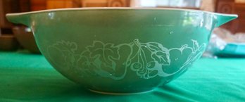 DR#181 Promotional 444 Pyrex 4 Qt Green Bowl #33