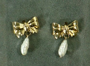 20- 14K Gold And Fresh Water Pearl Earrings - 1.1 G