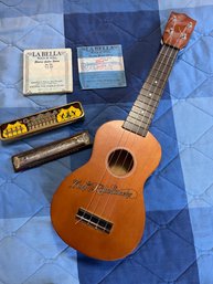 Duke Kahanamoku Ukulele And German Opera Harmonica In A Tin And Guitar Strings - Mb04