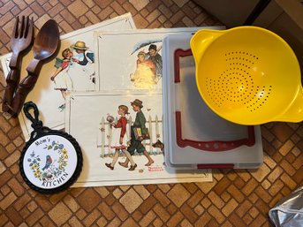 Kitchen Miscellaneous Lot To Include Travel Cake Holder - K36