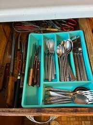 Contents Of Kitchen Utensil Drawer - K44