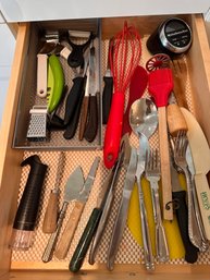 Entire Drawer Of Useful Kitchen Items - K26