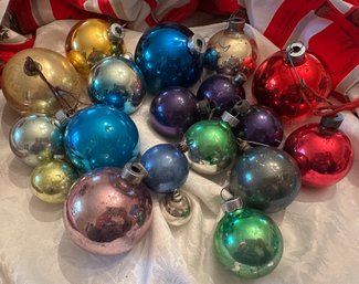 Lot Of 19 Vintage Glass Ornaments In Dif Colors And Sizes - 34