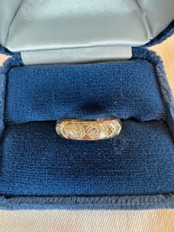 14k Yellow Gold And 6 Diamond Band In A Triangle Pattern - 23