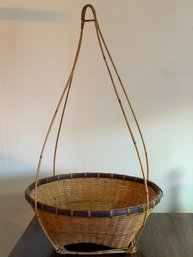 Large Hanging Wicker Basket In Framed Hanger - Lv
