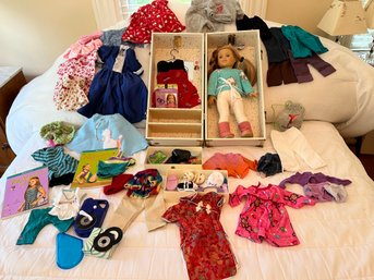 McKenna American Girl Doll With Carrying Trunk, Books, Lots And Lots Of Fun Clothes Shoes Etc. - BDA21