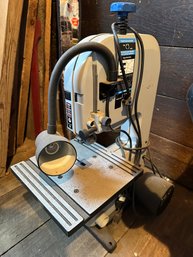 Delta Shopmaster 9 Inch Bench Top Band Saw With Attached Lamp - B19