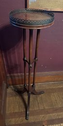 Mahogany 3 Legged Plant Stand With Metal Fence - O3