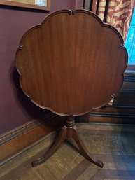 Antique Tilt Top Pie Crust Table - O13